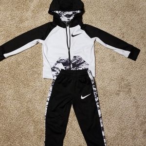 🚫🚫SOLD🚫🚫Boys 4T Nike outfit🚫🚫